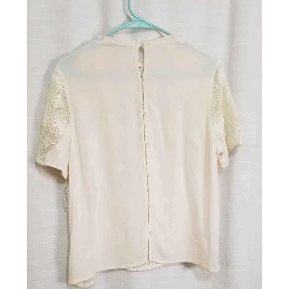 New! Gorgeous antique lace button back blouse by Hinge. - Picture 7 of 9